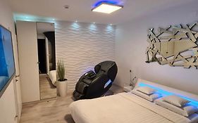 Apartment Wave -Luxury Massage Chair-Infrared Sauna, Parking With Video Surveillance, Entry With Pin 0 - 24H, Free Cancellation 24 Hours Before Check In, Premium Pillows And Mattress
